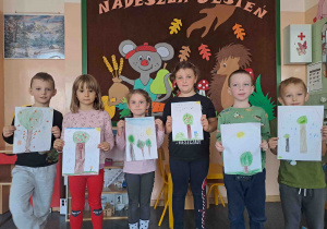 Dzieci prezentują portrety drzew