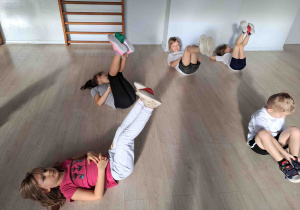Zajęcia gimnastyczne na sali