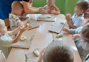 Praca plastyczna z masy solnej- "łyżka"