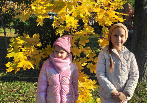 Lenka i Laura w jesiennej scenerii