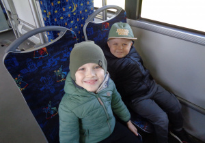 Dzieci w autobusie