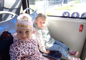 Dzieci w autobusie