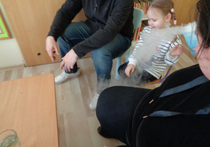 Eksperyment z suchym lodem
