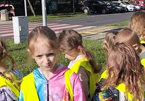 Biedronki utrwalają zasady bezpiecznego przechodzenia przez ulicę