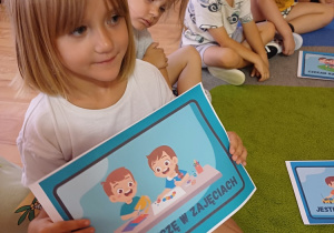 Dzieci omawiają kodeks przedszkolaka
