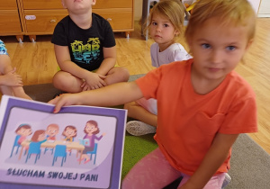 Dzieci omawiają kodeks przedszkolaka