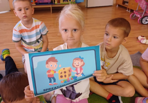 Dzieci omawiają kodeks przedszkolaka