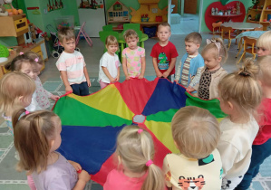 Zabawy z chustą animacyjną
