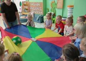 Zabawy z chustą animacyjną