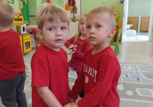 Tańce do piosenki 'Moje jabłuszko"