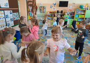 Zabawy ruchowe pomagające zrozumieć tematykę spotkania