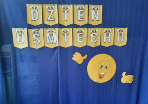 Napis dzień uśmiechu - dekoracja.