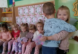 Składanie życzeń z okazji Dnia Dziewczynek