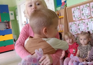 Składanie życzeń z okazji Dnia Dziewczynek