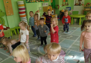Zabawy i tańce przy muzyce