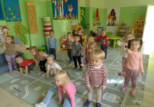 Zabawy i tańce przy muzyce