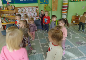 Zabawy i tańce przy muzyce