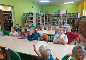 Dzieci w bibliotece