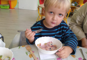 Degustacja sałatki owocowej