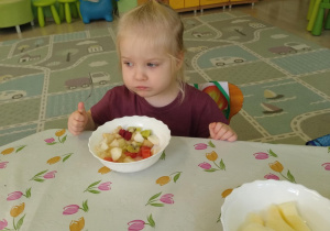 Degustacja sałatki owocowej