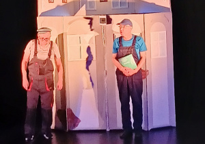 Dzieci oglądają przedstawienie