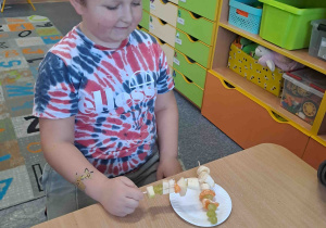 Przystępujemy do konsumpcji wykonanych szaszłyków