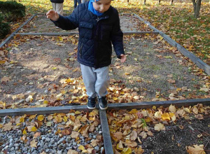 Jesienne zabawy ruchowe na powietrzu