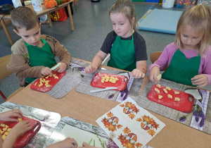 Kroimy ciasto na kopytka