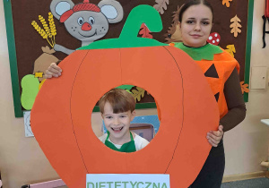 Pamiątkowe zdjęcie w dyni