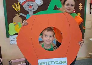 Pamiątkowe zdjęcie w dyni