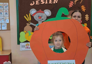 Pamiątkowe zdjęcie w dyni