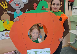 Pamiątkowe zdjęcie w dyni