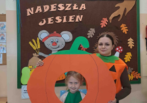 Pamiątkowe zdjęcie w dyni