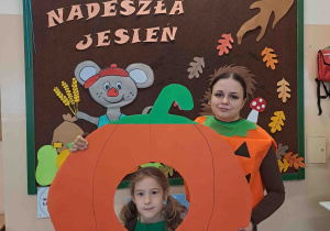 Pamiątkowe zdjęcie w dyni