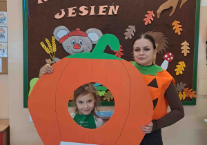 Pamiątkowe zdjęcie w dyni