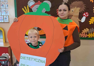 Pamiątkowe zdjęcie w dyni