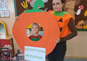 Pamiątkowe zdjęcie w dyni