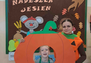 Pamiątkowe zdjęcie w dyni