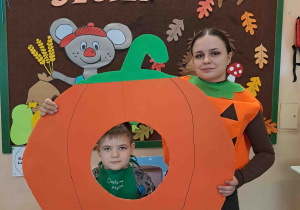 Pamiątkowe zdjęcie w dyni