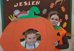 Pamiątkowe zdjęcie w dyni