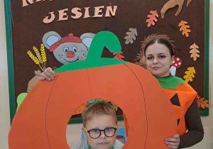 Pamiątkowe zdjęcie w dyni