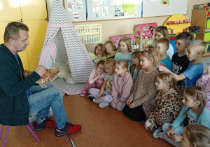 Pan Kuba opowiada o zwierzętach w schronisku