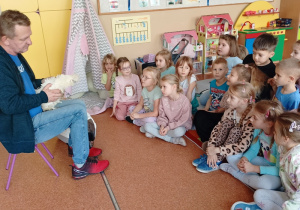 Pan Kuba opowiada o zwierzętach w schronisku