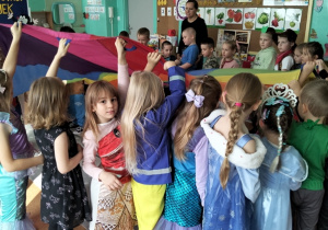 Zabawy z chustą Klanza