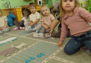 Zabawa matematyczna "Połóż kropelkę..."