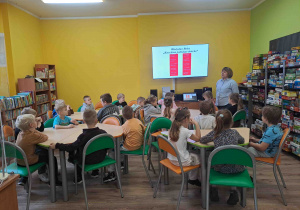 Dzieci recytują wiersz