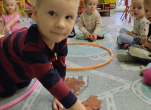 Zabawy matematyczne: "mniejszy - większy Miś"