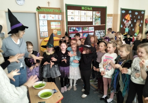 Dzieci w czasie zabawy