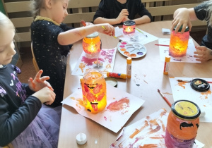 Zajęcia plastyczne " Andrzejkowe lampiony"