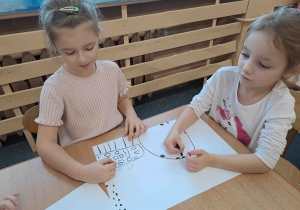 Prace plastyczne - rysowanie węglem